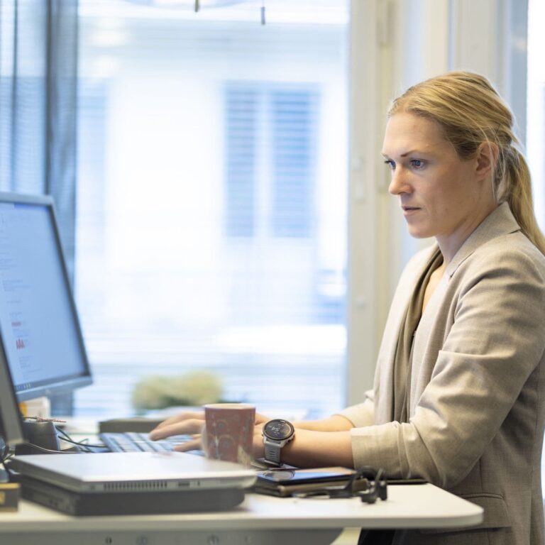 redovisningskonsult jobbar med koncernredovisning